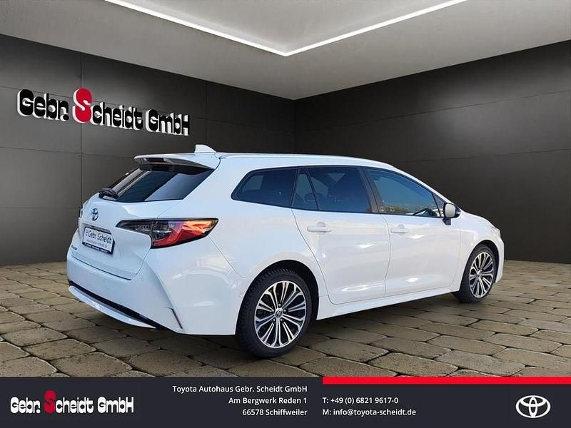 Gebraucht Toyota Corolla Team 116 PS (85 kW) 2021 Schneeweiß Kombi