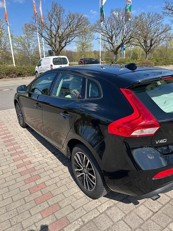 Second-hand Volvo V40 190 CP (139 kW) 2018 Negru Break