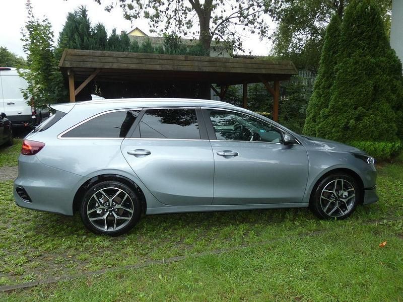 Neu Kia Ceed Sportswagon 140 PS (102 kW) 2025 Silber Kombi