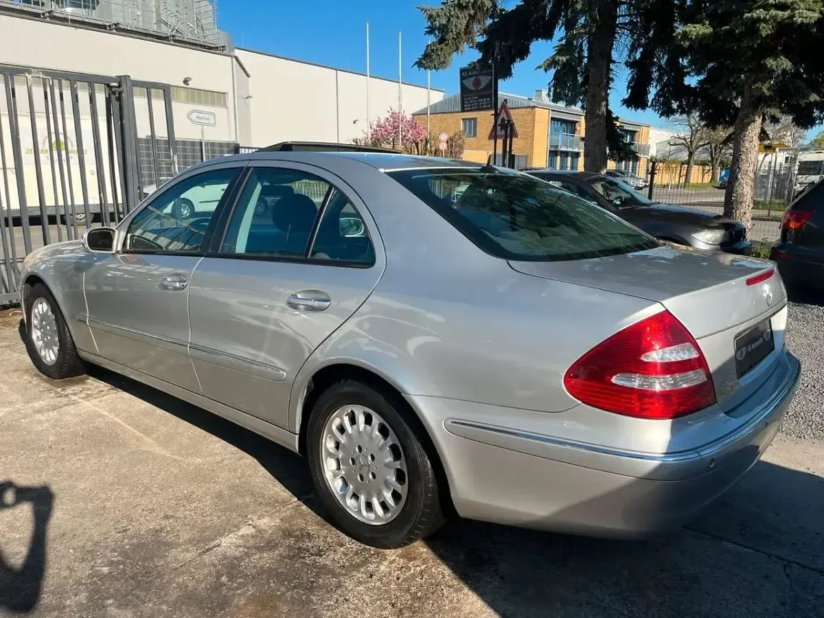 Brugt Mercedes E220 Elegance 150 HK (110 kW) 2003 Sølv Sedan