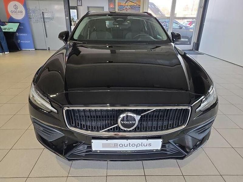 Gebraucht Volvo V60 163 PS (119 kW) 2022 Schwarz Kombi
