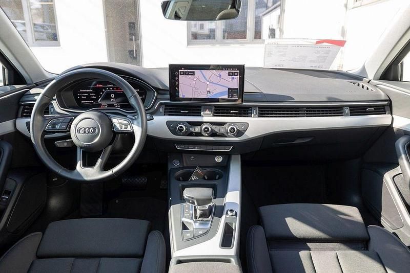 Gebraucht Audi A4 Advanced Plus 204 PS (150 kW) 2022 Navarrablau metallic Kombi