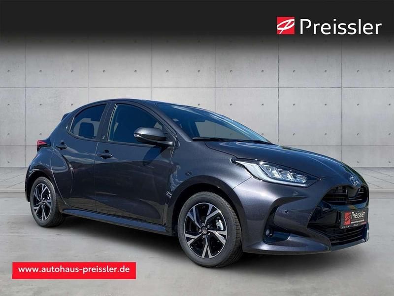 Neu Toyota Yaris Hybrid Comfort 116 PS (85 kW) 2025 Grey metallic Kleinwagen