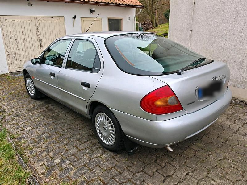 Gebraucht Ford Mondeo 115 PS (84 kW) 1999 Grau Limousine