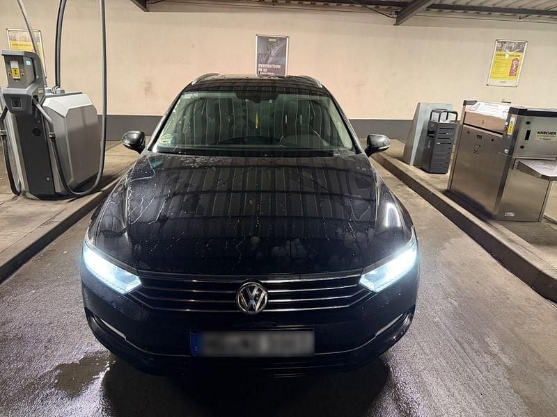 Gebraucht VW Passat Highline 150 PS (110 kW) 2018 Schwarz Kombi