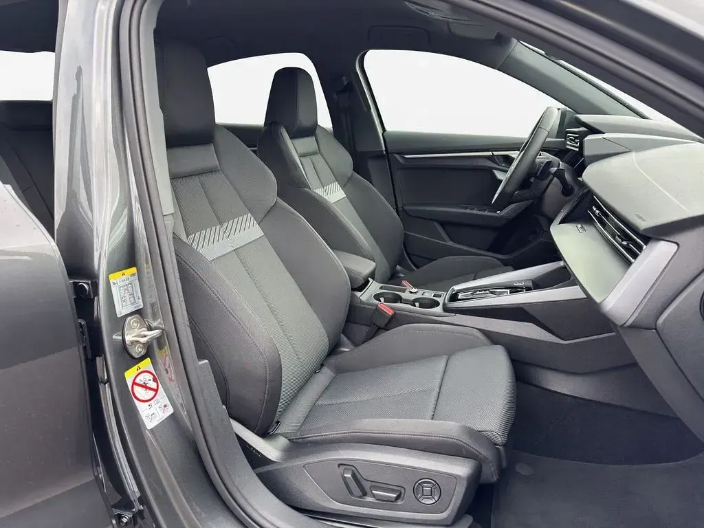 Usata Audi A3 S-Line 150 CV (110 kW) 2025 Grigio Berlina