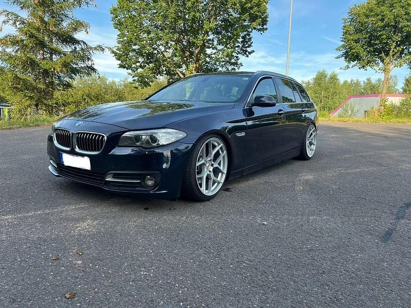Gebraucht BMW 530 Performance 258 PS (189 kW) 2015 Blau Kombi
