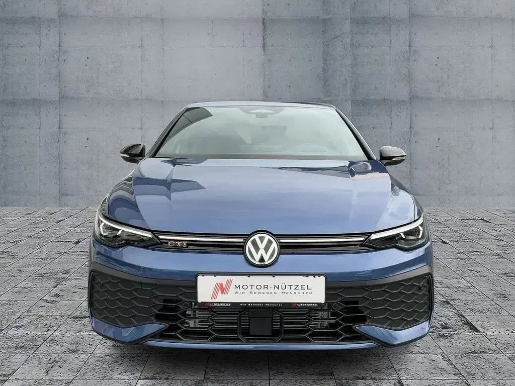 Neu VW Golf VIII GTI 265 PS (194 kW) 2026 Blau Limousine
