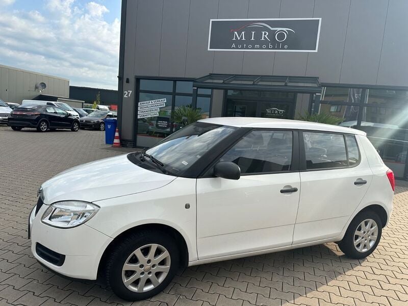 Weiß Gebraucht 2009 Skoda Fabia Classic Limousine | 2.499 € (Superpreis) - Bild 1/4