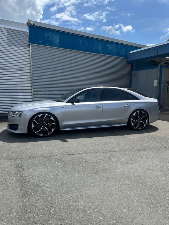 Silber Gebraucht 2017 Audi S8 plus Ambiente Limousine | 48.449 € (Fairer Preis) - Bild 1/4