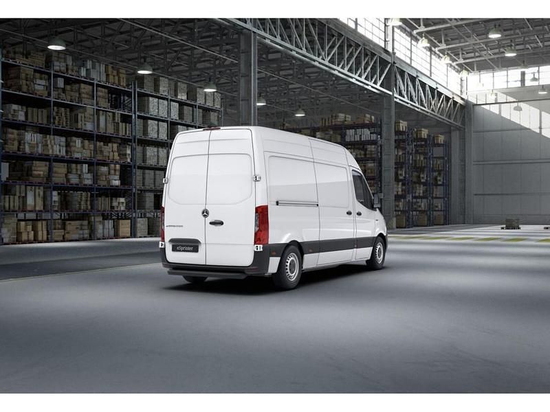 Gebraucht Mercedes E-Sprinter 85 kW (116 PS) 2022 Weiss / arktikweiss Van