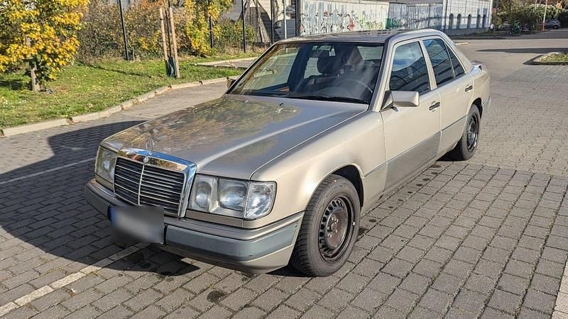 Braun Gebraucht 1991 Mercedes E230 Limousine | 5.500 € - Bild 1/4