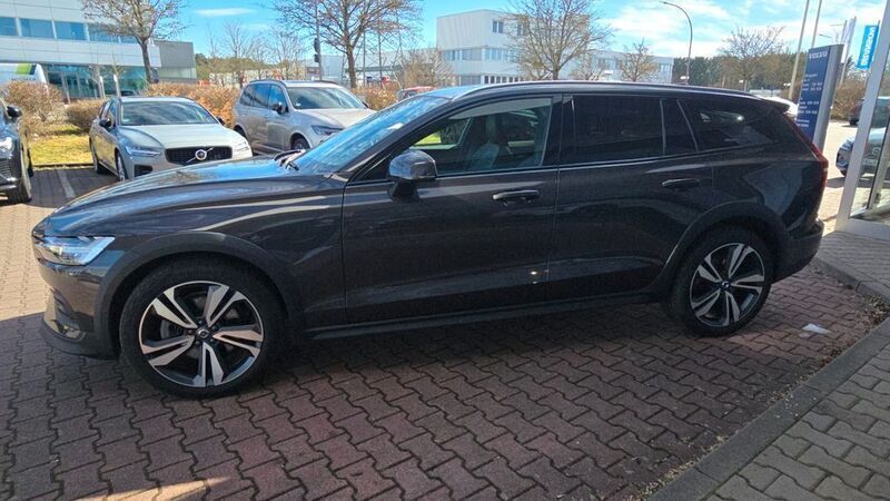Gebraucht Volvo V60 CC Plus 197 PS (144 kW) 2024 Grau Kombi