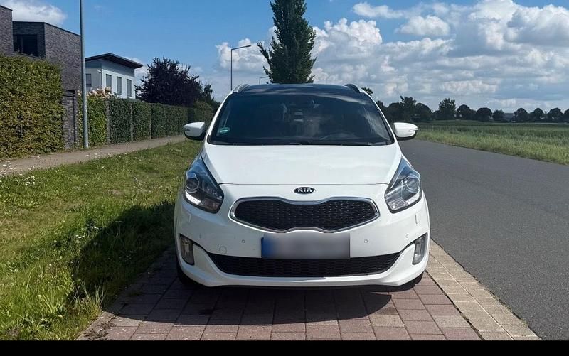 Gebraucht Kia Carens 141 PS (103 kW) 2016 Weiß Van / Kleinbus