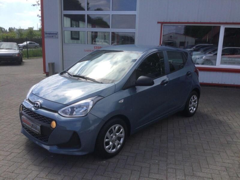 Blau Gebraucht 2017 Hyundai i10 Kleinwagen | 7.999 € (Etwas zu teuer) - Bild 1/4
