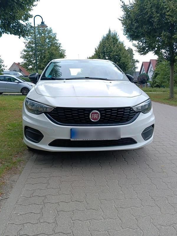 Weiß Gebraucht 2019 Fiat Tipo Limousine | 7.990 € (Superpreis) - Bild 1/4