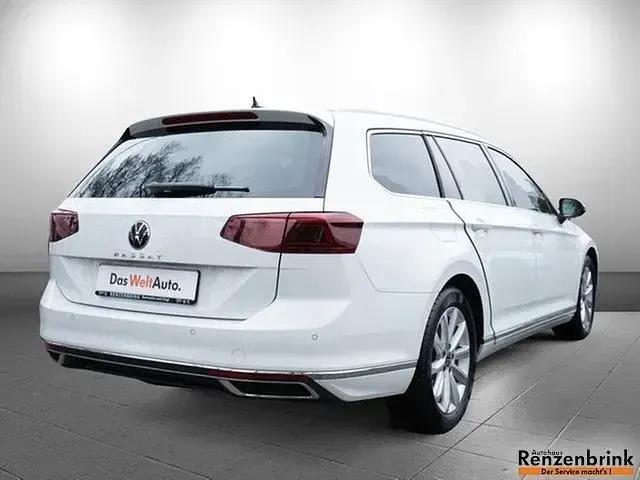 Gebraucht VW Passat Elegance 150 PS (110 kW) 2020 Pure white Kombi