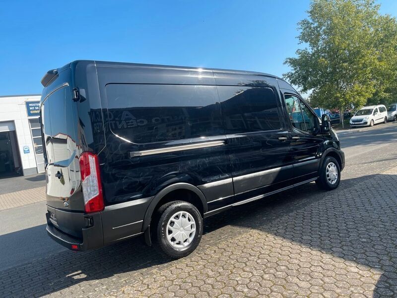 Gebraucht Ford Transit Trend 131 PS (96 kW) 2020 Obsidianschwarz metallic Van / Kleinbus