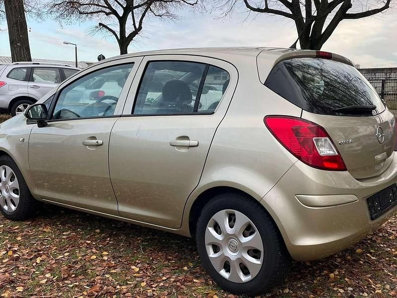 Gebraucht Opel Corsa Edition 90 PS (66 kW) 2009 Champagner silber m2 Kleinwagen