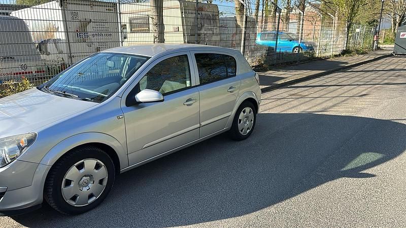 Gebraucht Opel Astra 106 PS (77 kW) 2005 Silber Limousine