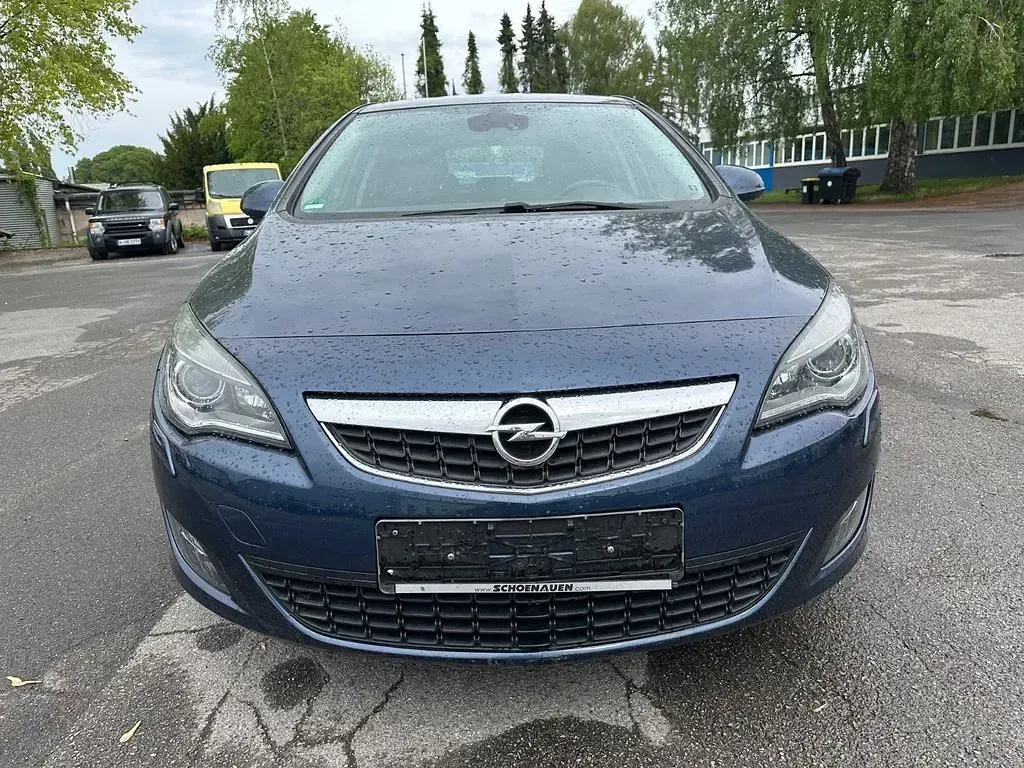 Używany Opel Astra Innovation 101 KM (74 kW) 2011 Niebieski Sedan/Limuzyna