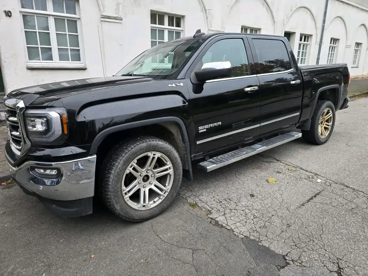 Używany GMC Sierra 355 KM (261 kW) 2018 Czarny Pickup