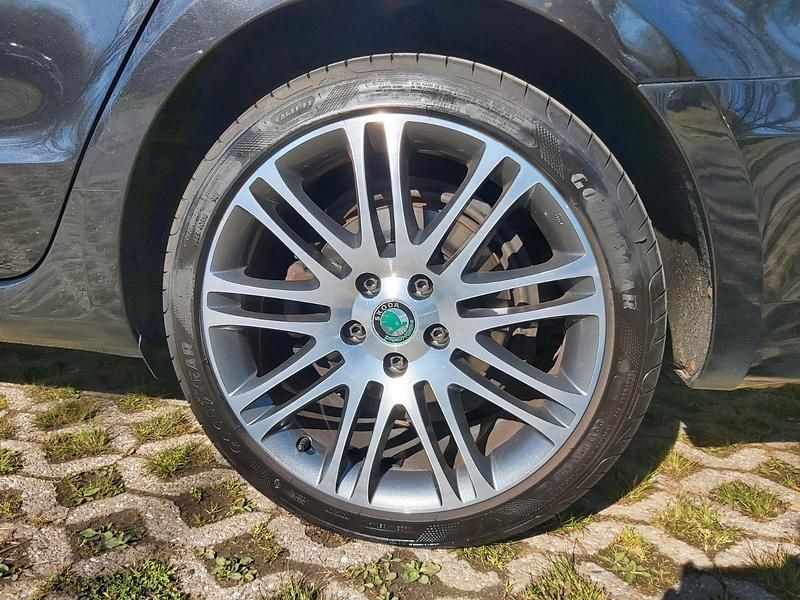 Gebraucht Skoda Superb Ambition 140 PS (102 kW) 2012 Schwarz Kombi