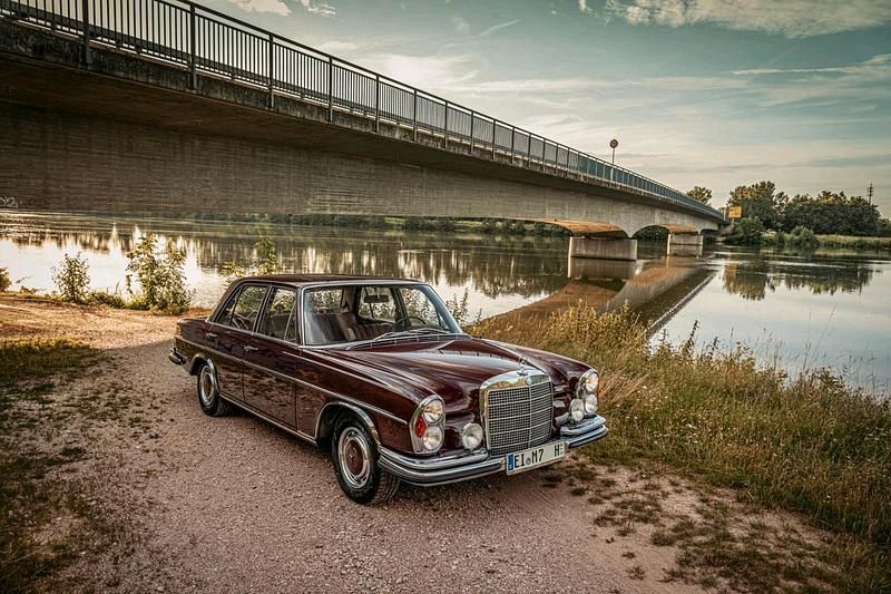 Rot Gebraucht 1967 Mercedes W108 Limousine | 29.999 € - Bild 1/4