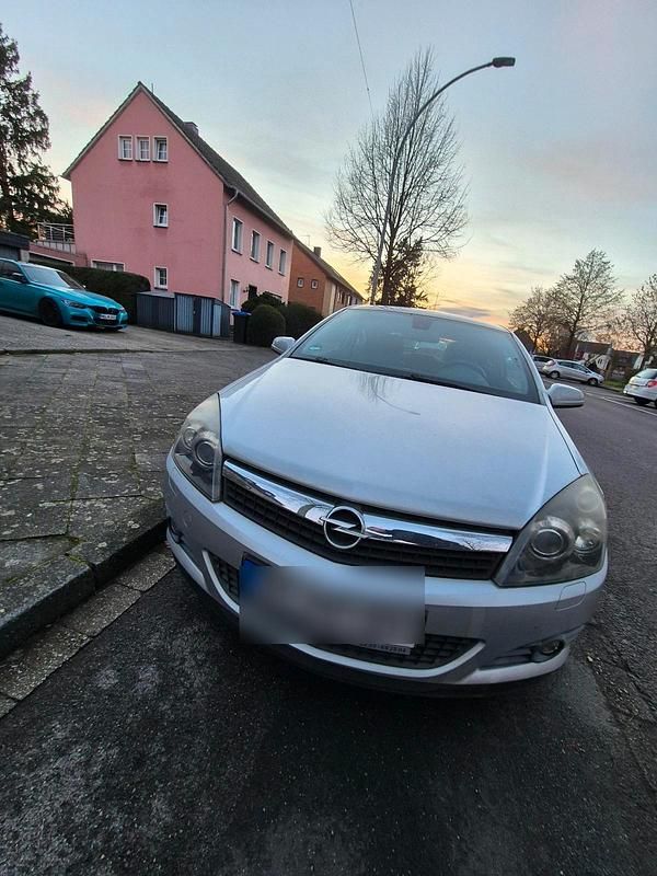Gebraucht Opel Astra GTC 116 PS (85 kW) 2009 Silber Kleinwagen