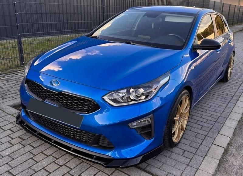 Blau Gebraucht 2018 Kia Ceed Vision Kleinwagen | 13.400 € (Fairer Preis) - Bild 1/4