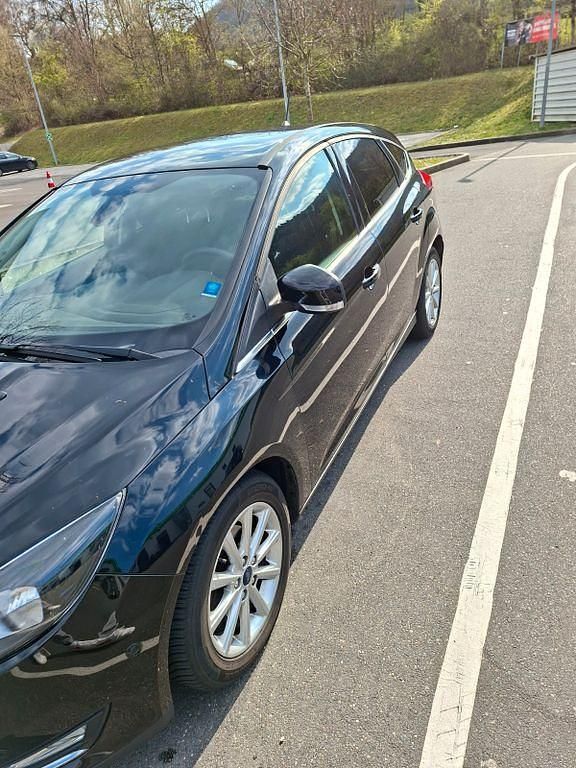 Gebraucht Ford Focus Titanium 120 PS (88 kW) 2017 Schwarz Limousine