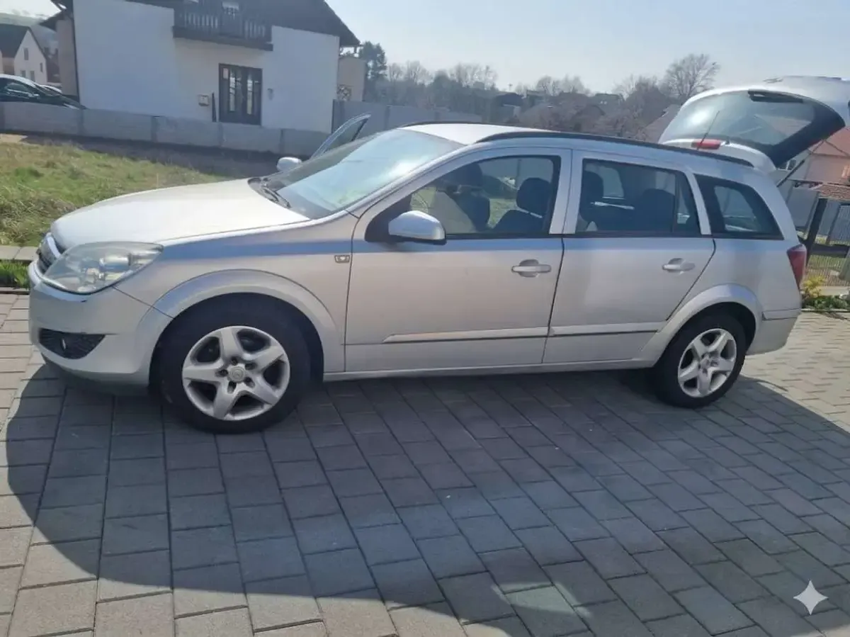 Gebraucht Opel Astra Edition 110 PS (80 kW) 2007 Silber Kombi