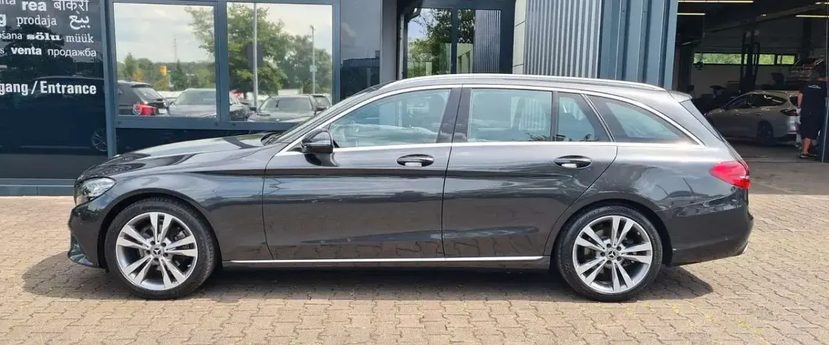 Gebraucht Mercedes C200 Avantgarde 160 PS (117 kW) 2021 Graphitgrau Kombi