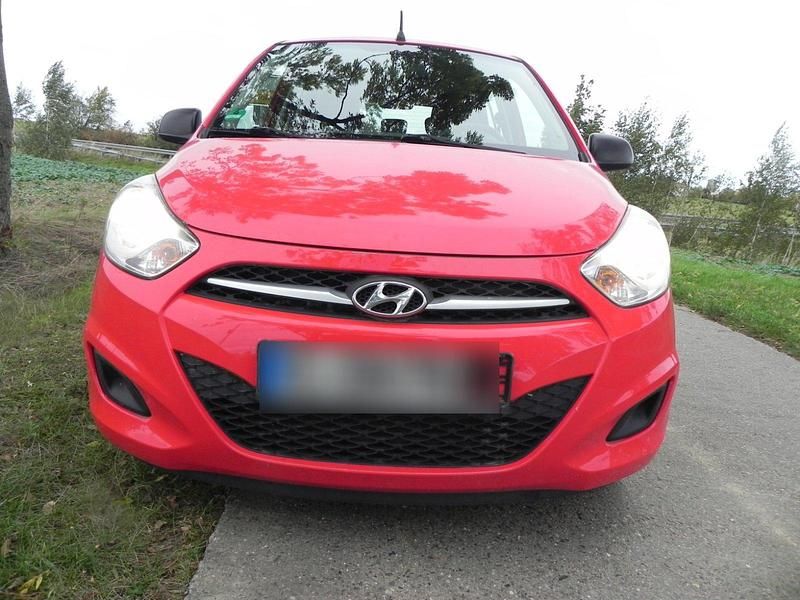 Gebraucht Hyundai i10 69 PS (50 kW) 2013 Rot Kleinwagen