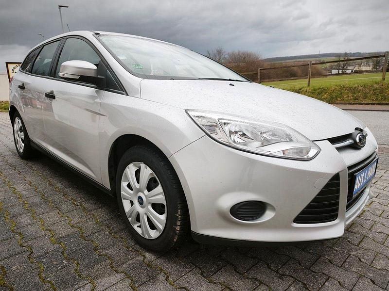 Gebraucht Ford Focus Ambiente 101 PS (74 kW) 2013 Silber Kombi