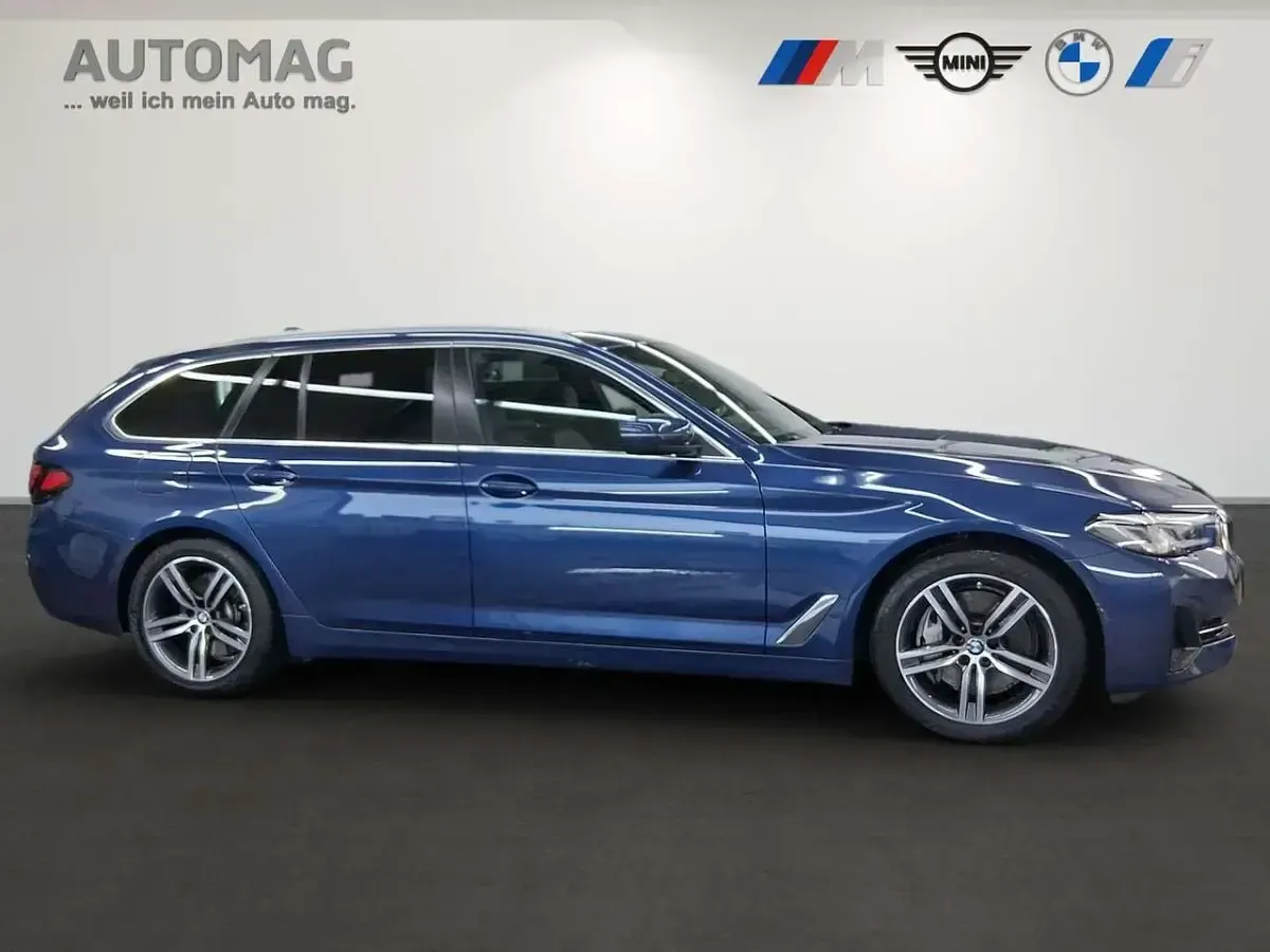 Gebraucht BMW 530 Sport Line 286 PS (210 kW) 2023 Blau Limousine