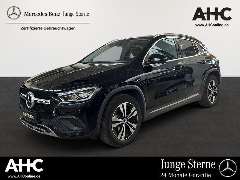 Metalliclack kosmosschwarz Gebraucht 2020 Mercedes GLA200 Progressive SUV | 31.690 € (Fairer Preis) - Bild 1/4