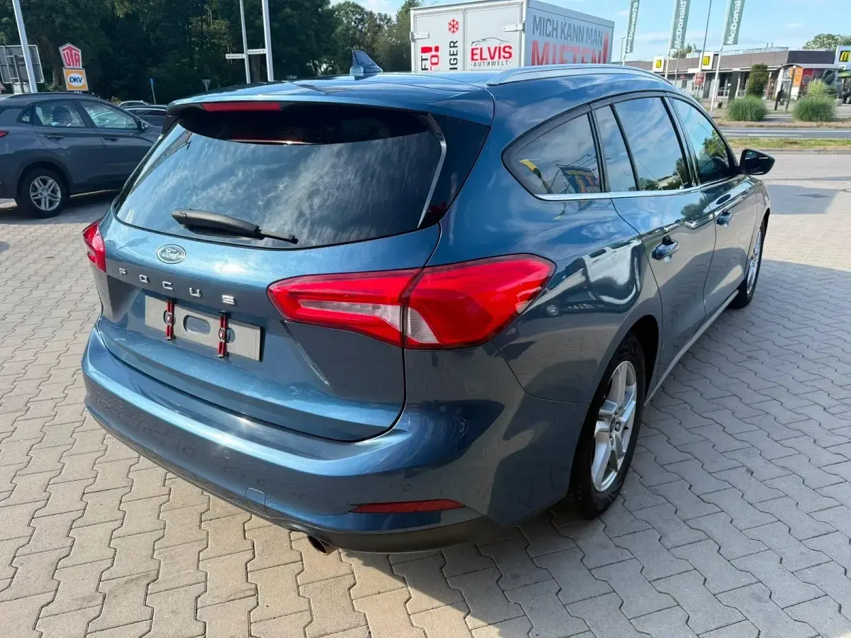 Gebraucht Ford Focus Cool & Connect 125 PS (91 kW) 2018 Blau Limousine