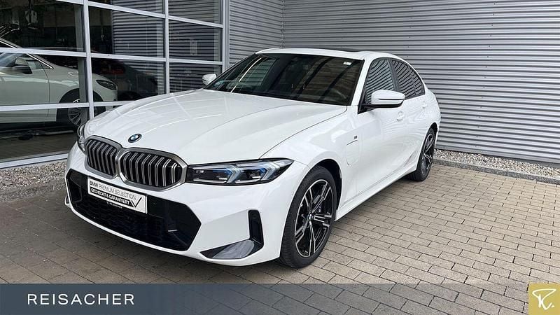 Alpinweiß uni Gebraucht 2025 BMW 330e Comfort Edition Limousine | 49.949 € (Fairer Preis) - Bild 1/4