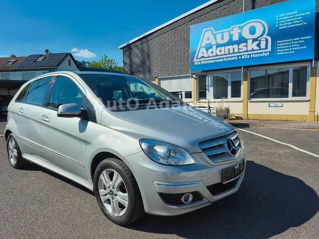 Gebraucht Mercedes B200 136 PS (100 kW) 2009 Silber Van / Kleinbus