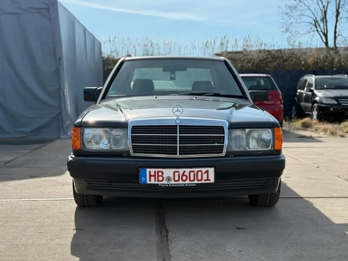 Gebraucht Mercedes 190 122 PS (89 kW) 1991 Schwarz Limousine