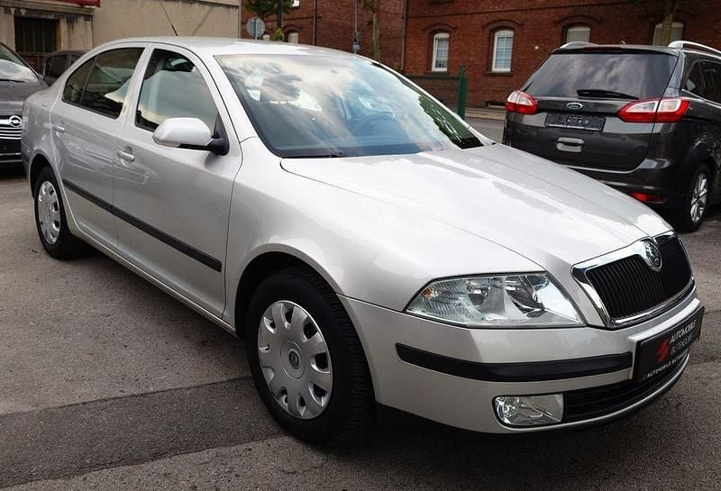 Silber Gebraucht 2008 Skoda Octavia Ambiente Limousine | 3.999 € (Fairer Preis) - Bild 1/4