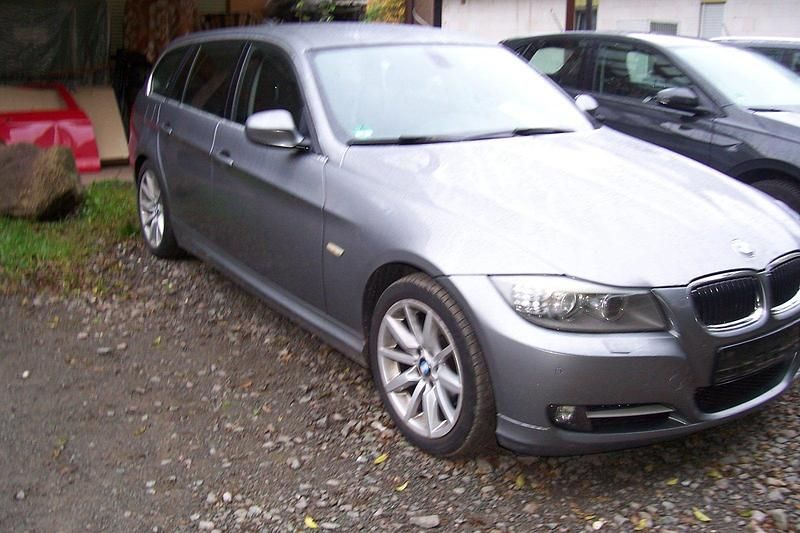 Silber Gebraucht 2012 BMW 320 Kombi | 3.900 € (Superpreis) - Bild 1/4