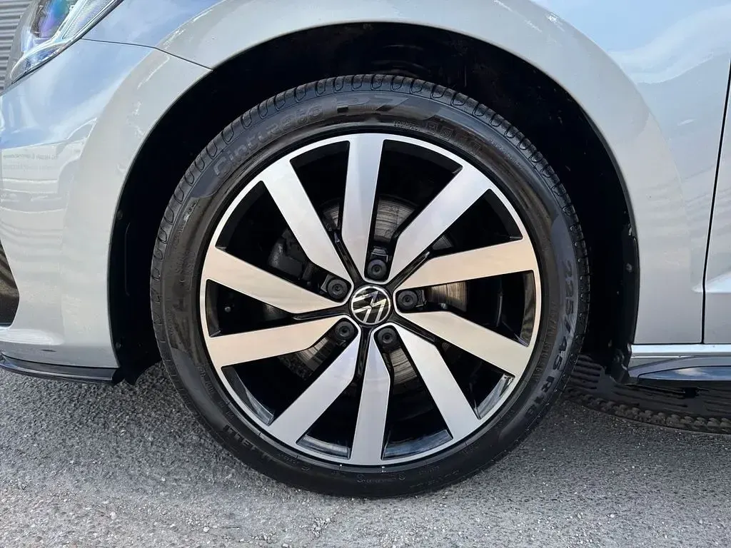 Gebraucht VW Touran Comfortline 150 PS (110 kW) 2024 Silber Van / Kleinbus