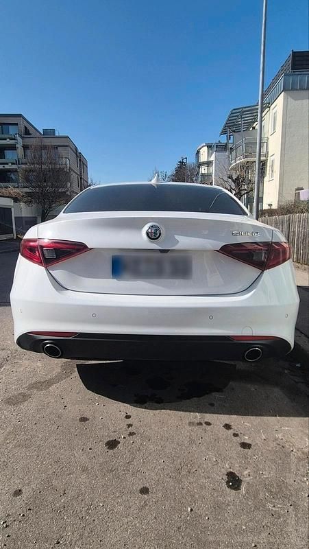 Gebraucht Alfa Romeo Giulia Super 180 PS (132 kW) 2016 Weiß Limousine