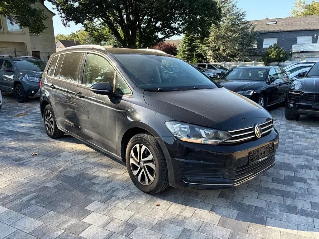 Gebraucht VW Touran Active 150 PS (110 kW) 2022 Schwarz Van / Kleinbus
