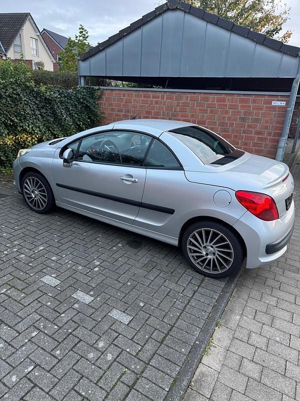 Silber Gebraucht 2007 Peugeot 207 CC Cabrio | 3.900 € (Fairer Preis) - Bild 1/4
