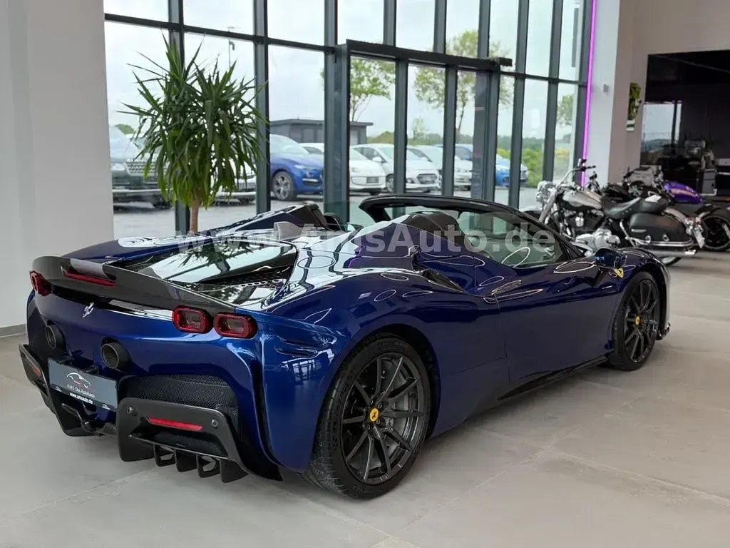 Second-hand Ferrari SF90 2024 Albastru Cabrio