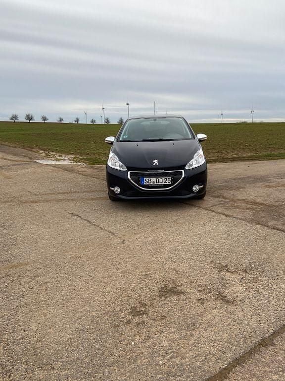 Blau Gebraucht 2014 Peugeot 208 Style Kleinwagen | 6.500 € (Teuer) - Bild 1/4