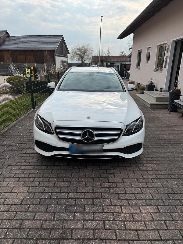 Gebraucht Mercedes E300 245 PS (180 kW) 2018 Weiß Kombi